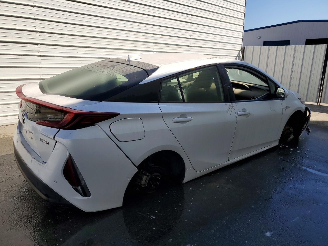 2021 Toyota Prius Prime Limited - Фото 3