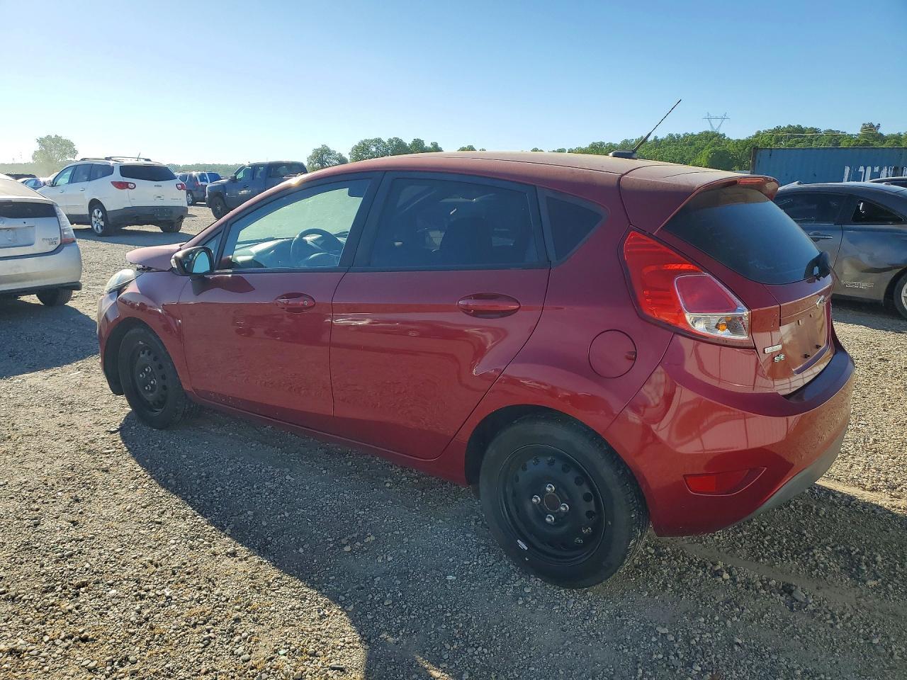2015 Ford Fiesta Se - Image 2
