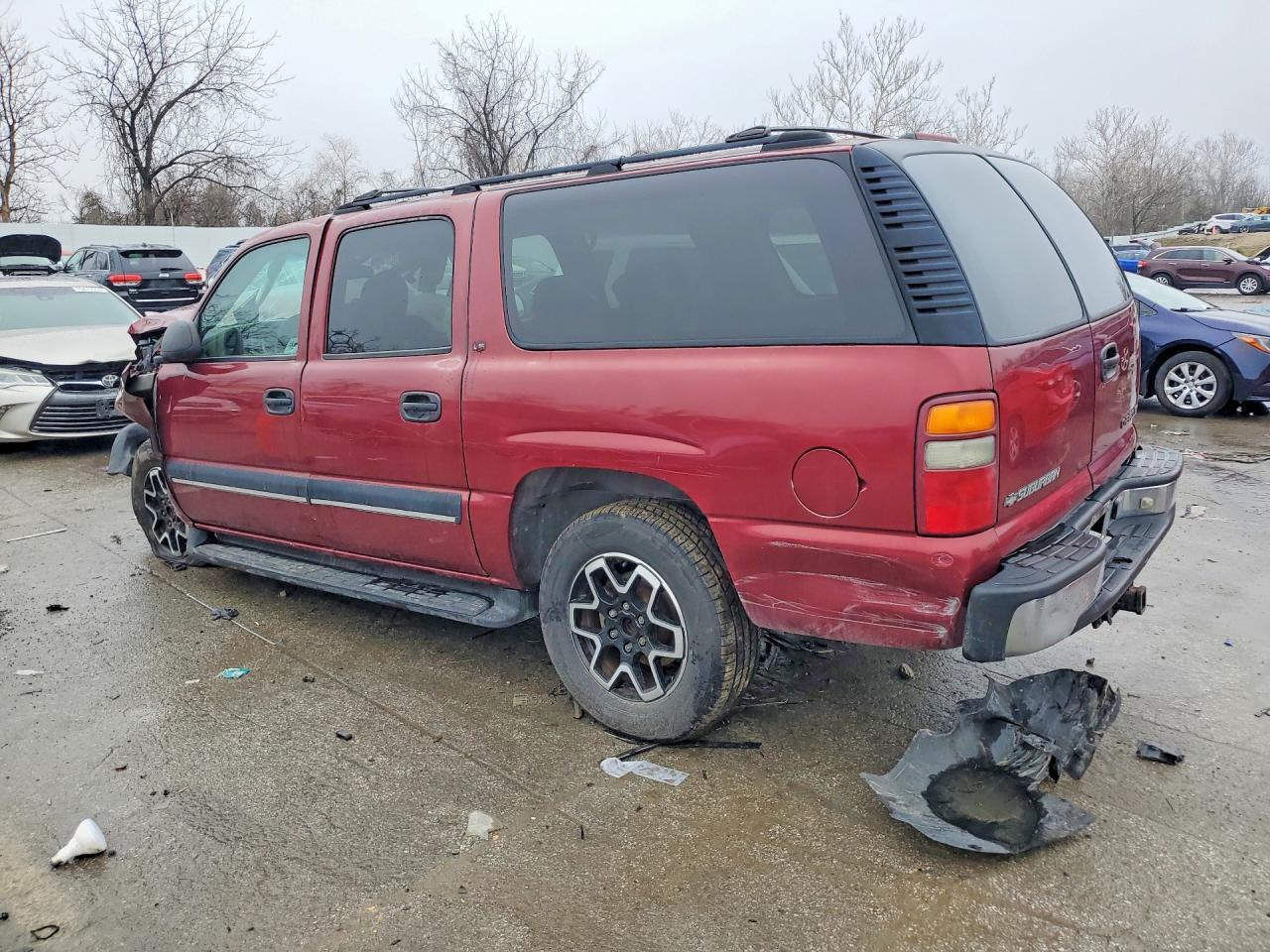 2001 Chevrolet Suburban C1500 - Фото 2