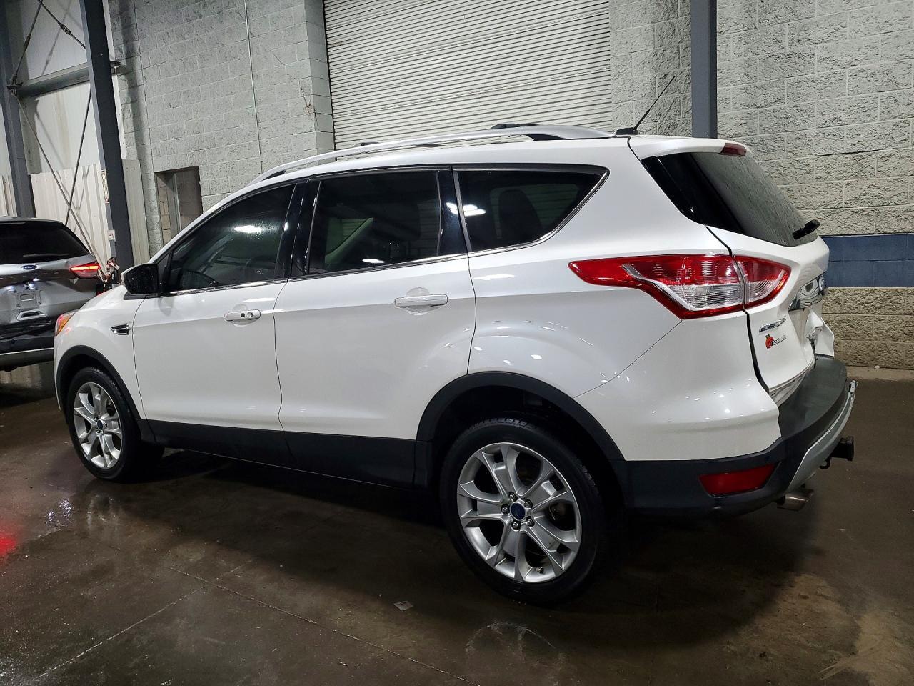 2016 Ford Escape Titanium - Фото 2