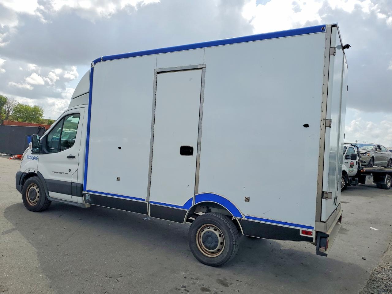 2020 Ford Transit Delivery Truck - Фото 2