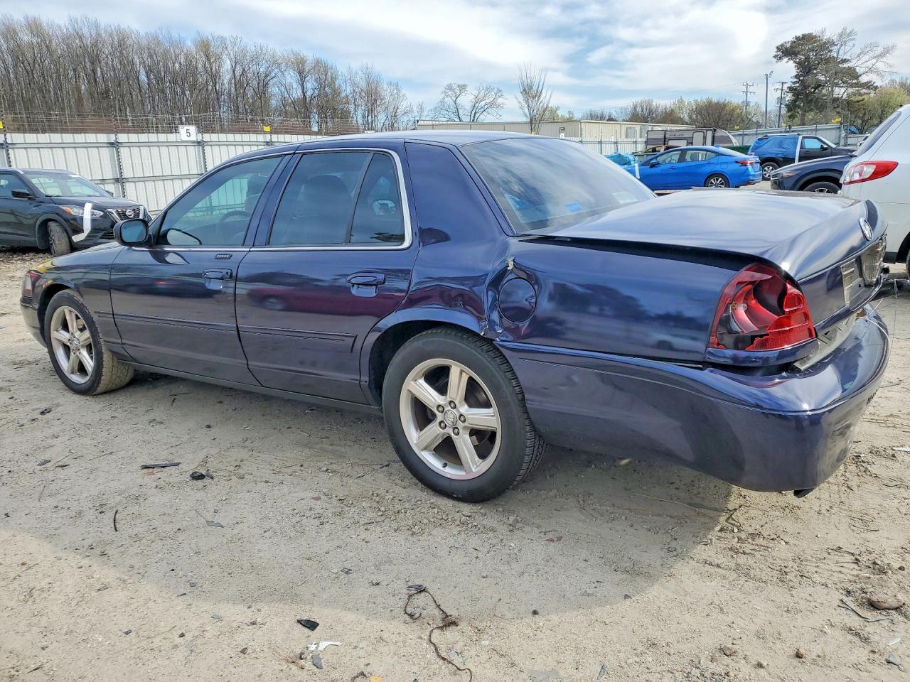 2003 Mercury Marauder - Image 2