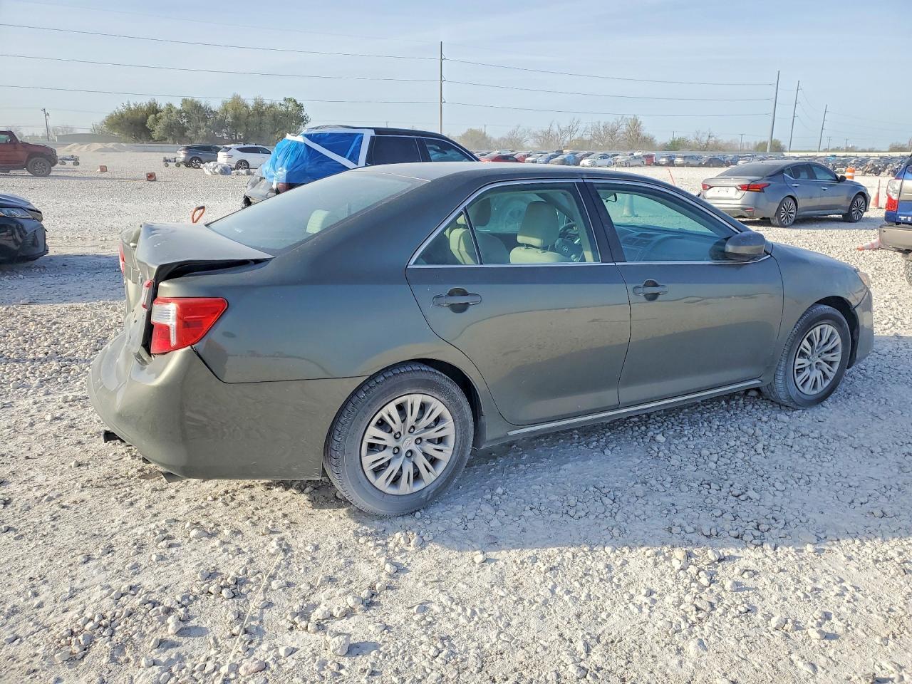 2014 Toyota Camry Le - Фото 3