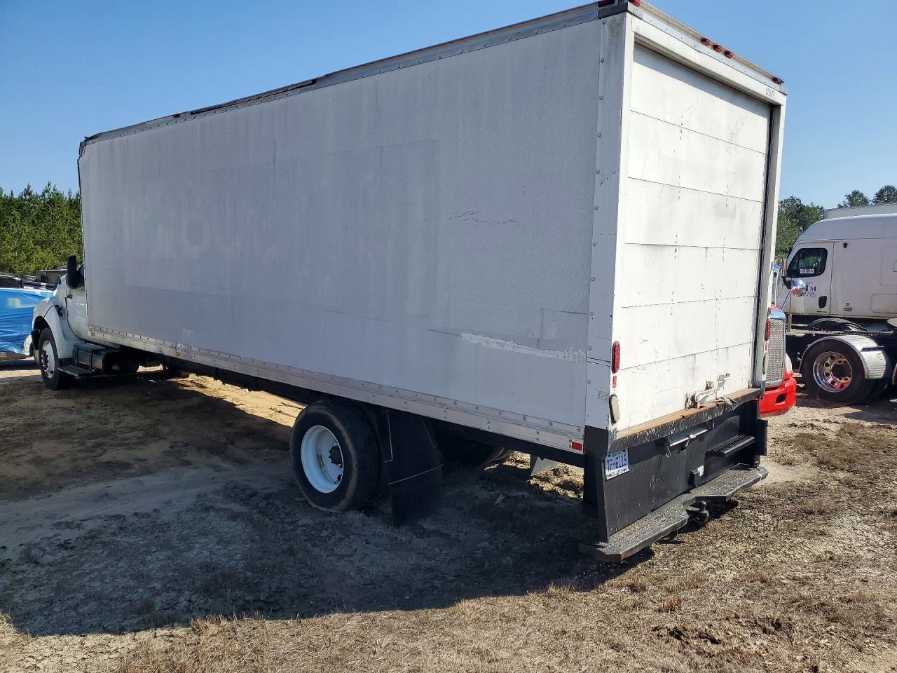 2015 Ford F750 Super Duty Box Truck - Фото 2
