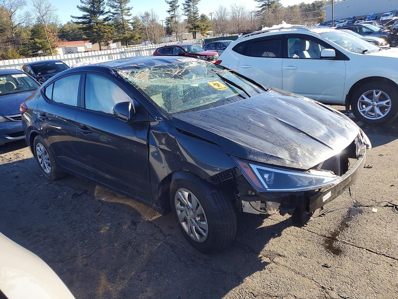 2020 Hyundai Elantra Se - Image 4