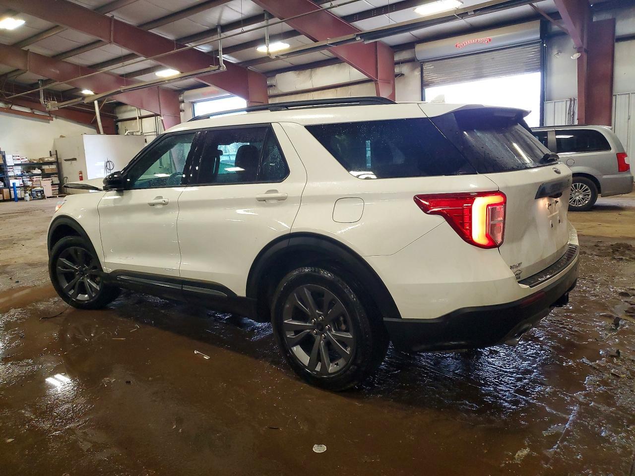 2024 Ford Explorer Xlt - Фото 2