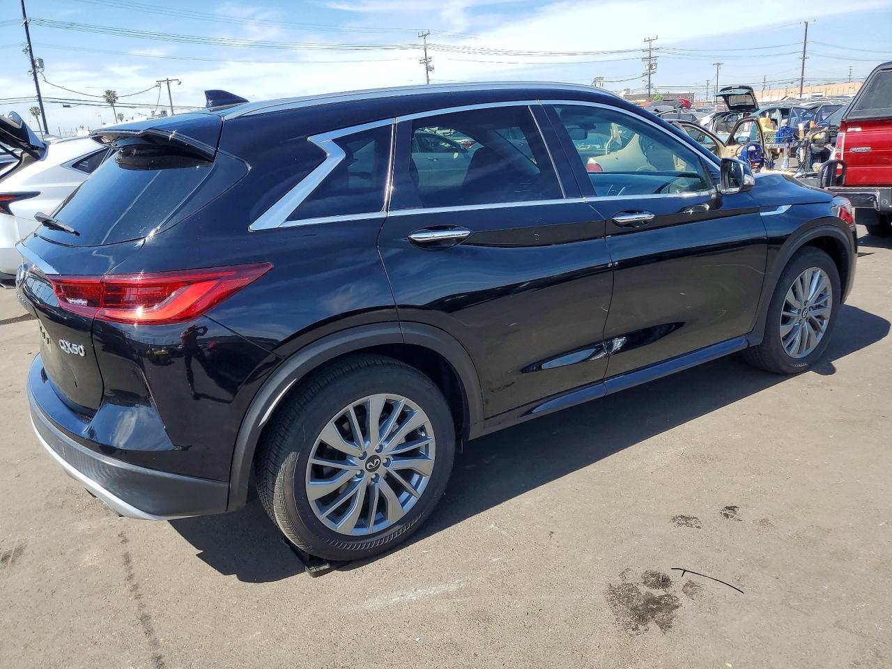 2025 Infiniti Qx50 Luxe - Image 3