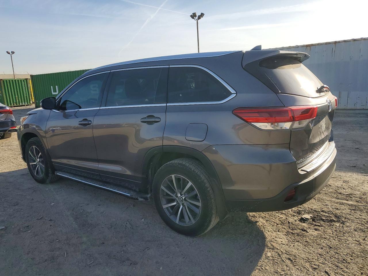 2017 Toyota Highlander Xle - Фото 2