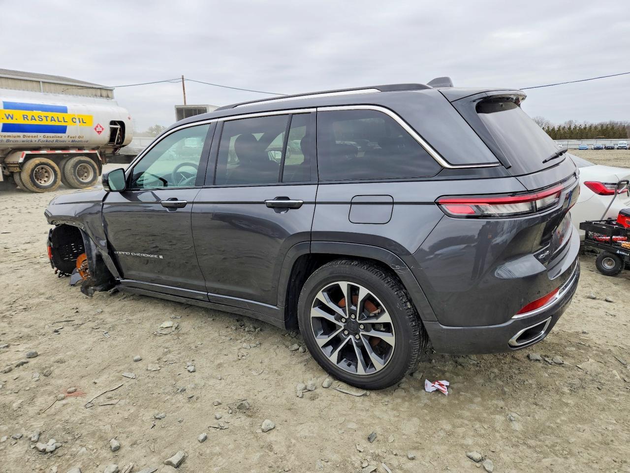 2022 Jeep Grand Cherokee Overland - Image 2