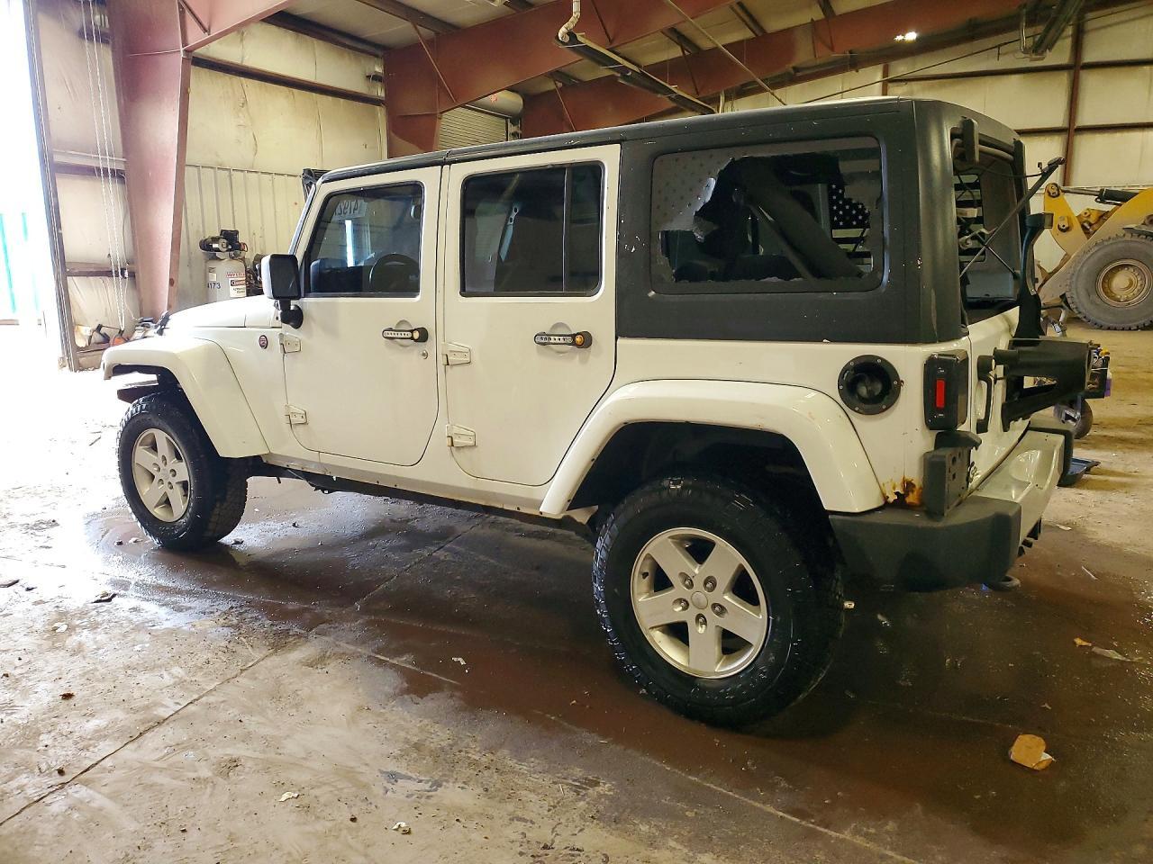 2014 Jeep Wrangler Unlimited Sahara - Фото 2