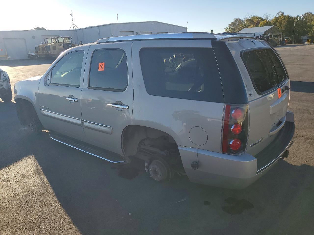 2008 GMC Yukon Denali - Фото 2