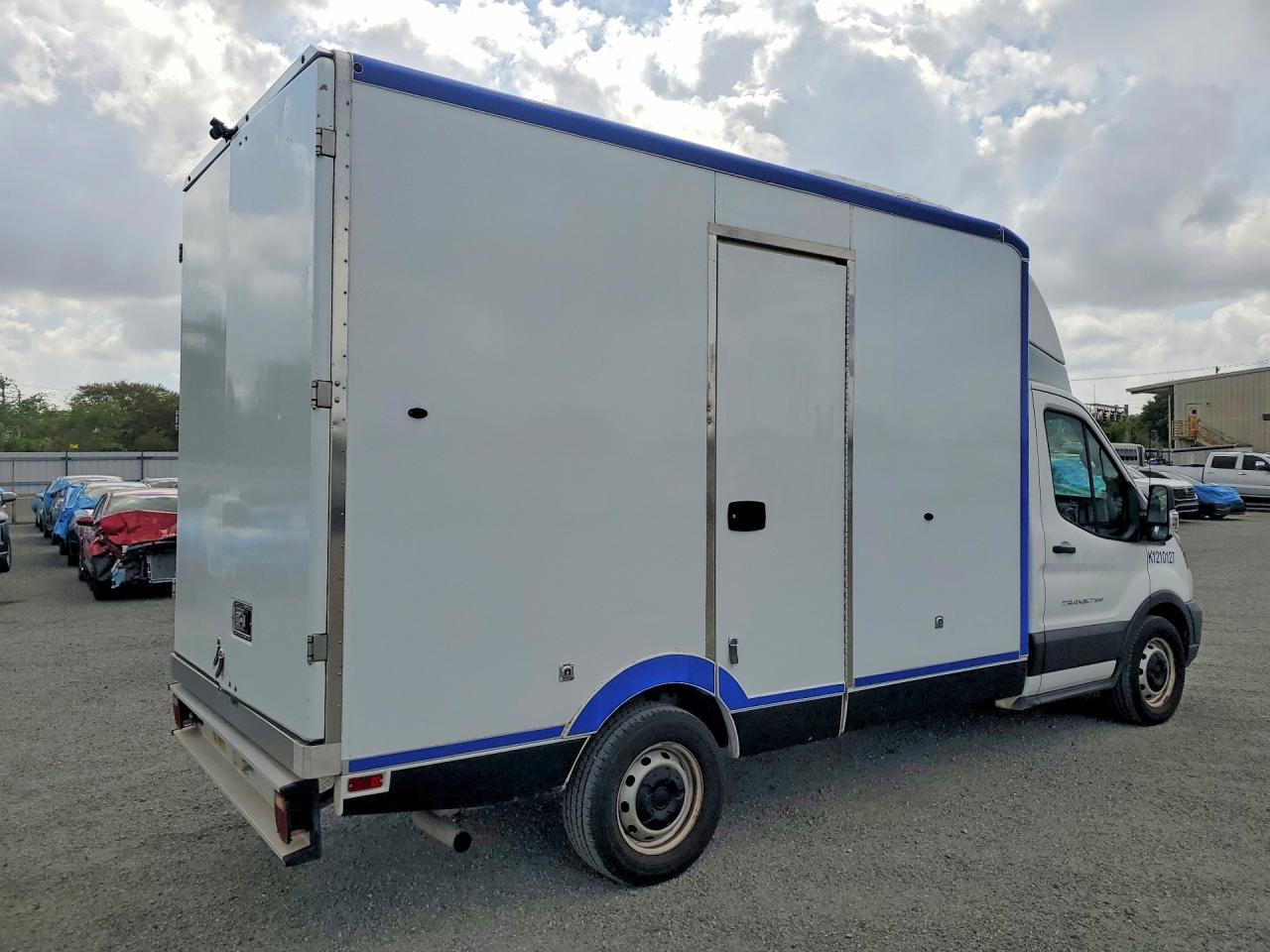 2021 Ford Transit Delivery Truck - Фото 3