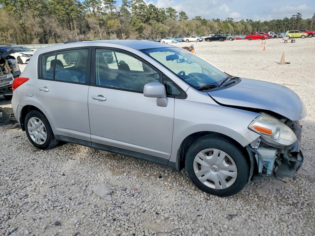 2011 Nissan Versa 1.8 S - Фото 4