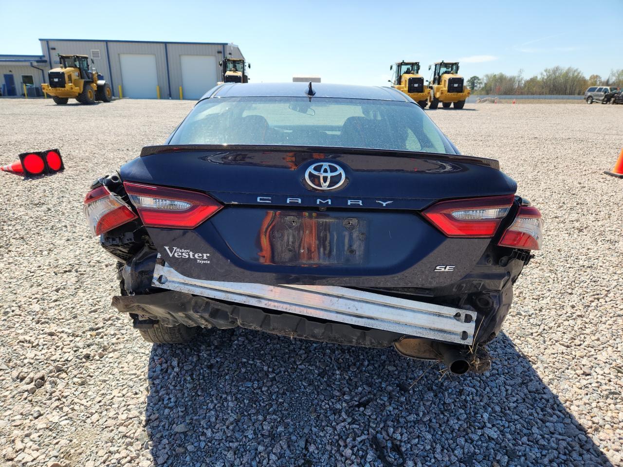 2021 Toyota Camry Se - Фото 6
