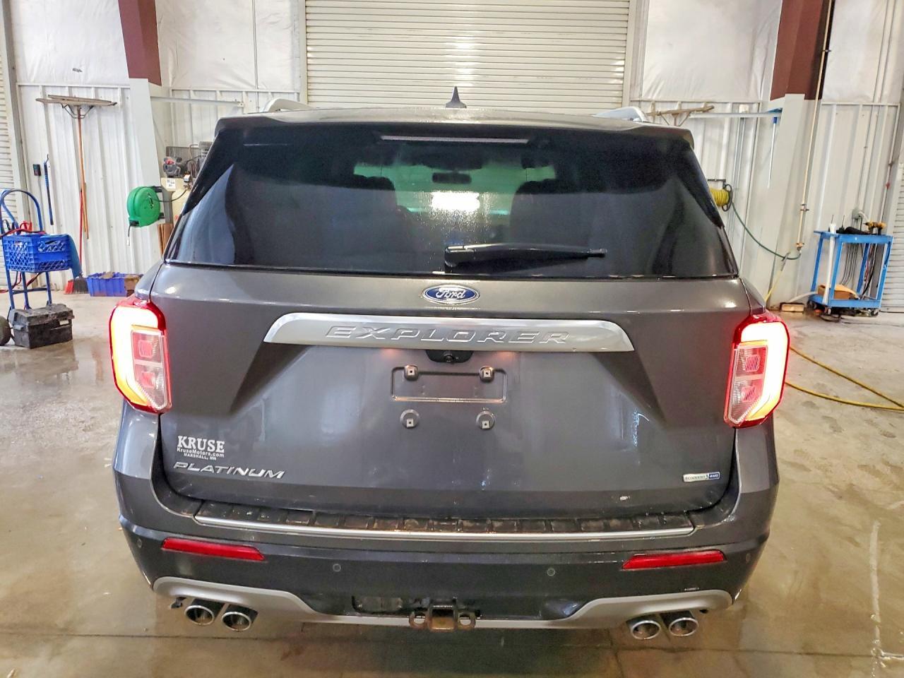 2020 Ford Explorer Platinum - Image 6
