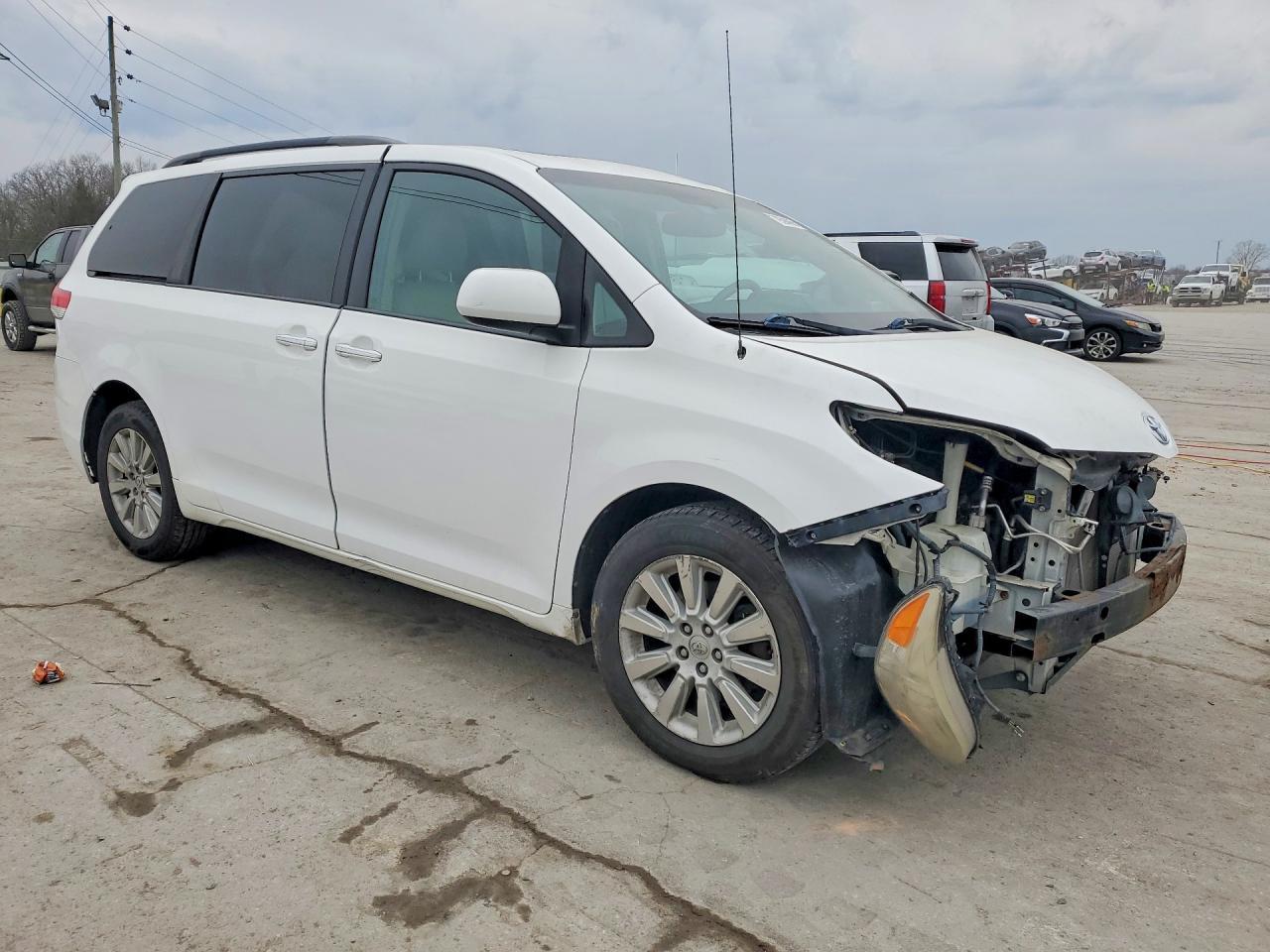 2013 Toyota Sienna Xle 7-Passenger - Фото 4