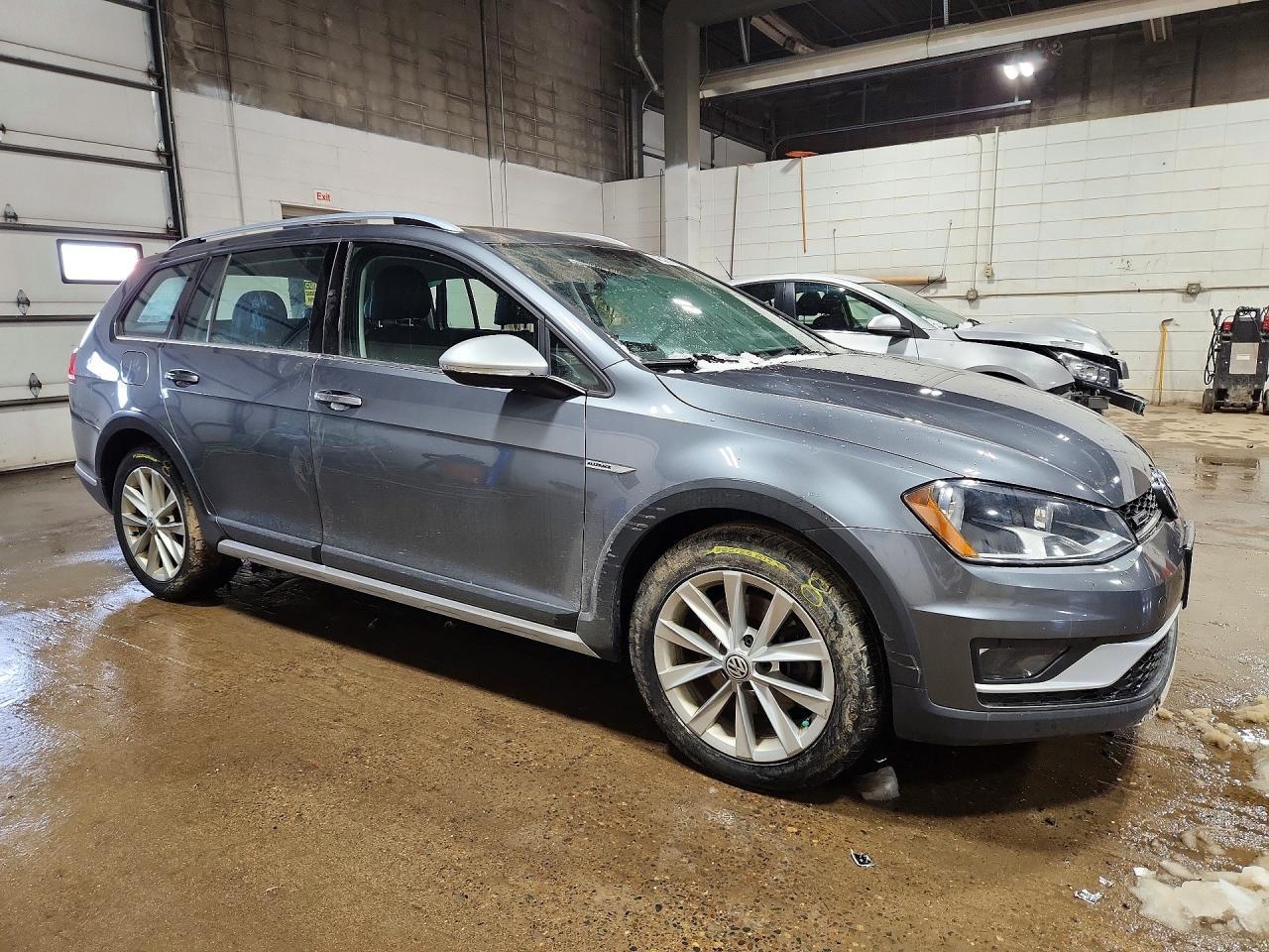 2017 Volkswagen Golf Alltrack S - Image 4