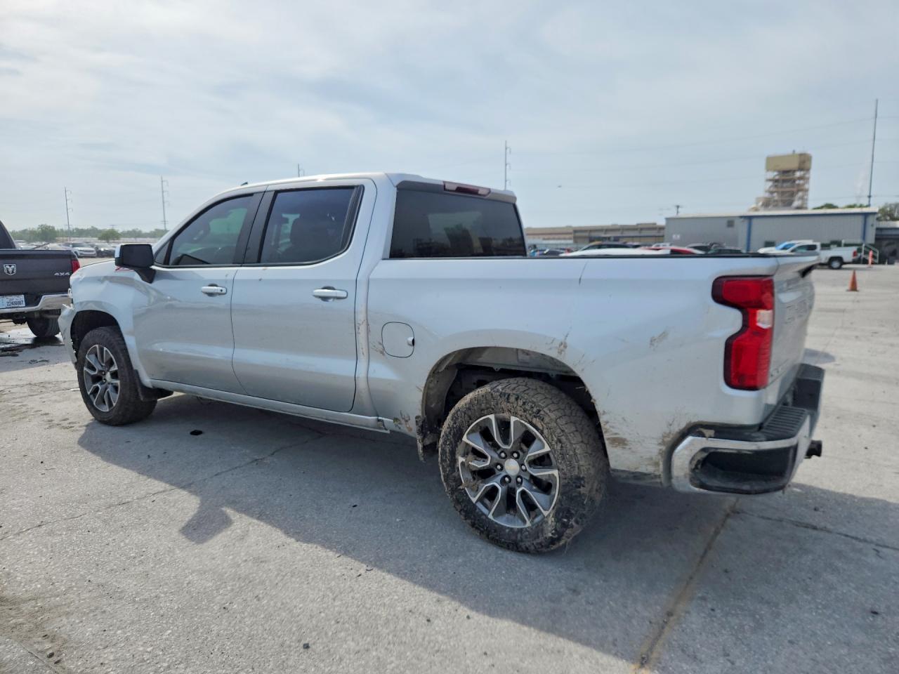 2021 Chevrolet Silverado K1500 Lt - Фото 2