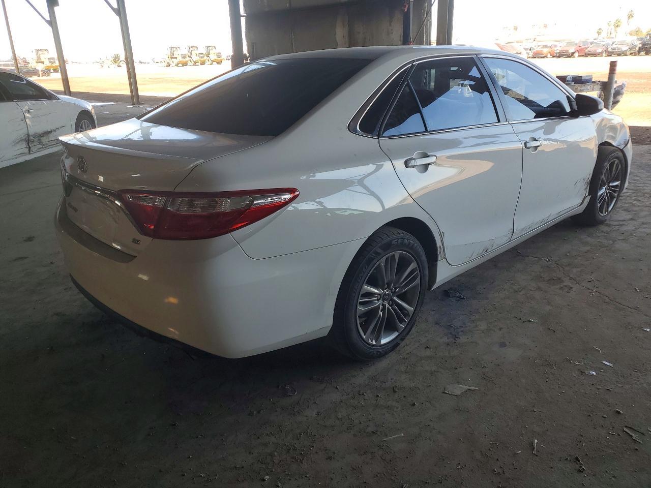 2015 Toyota Camry Se - Фото 3