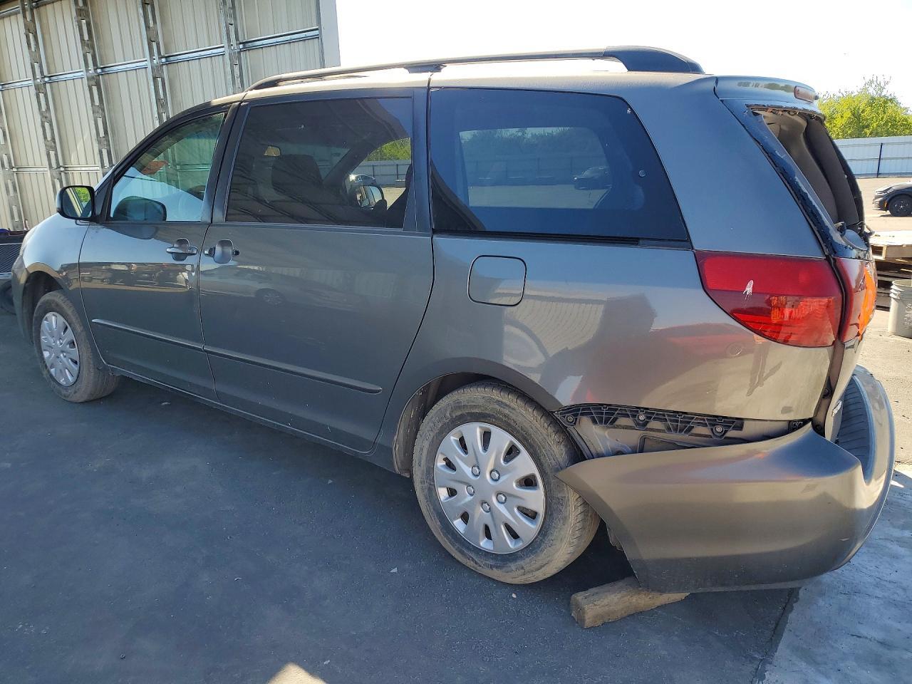 2005 Toyota Sienna Le 7 Passenger - Фото 2
