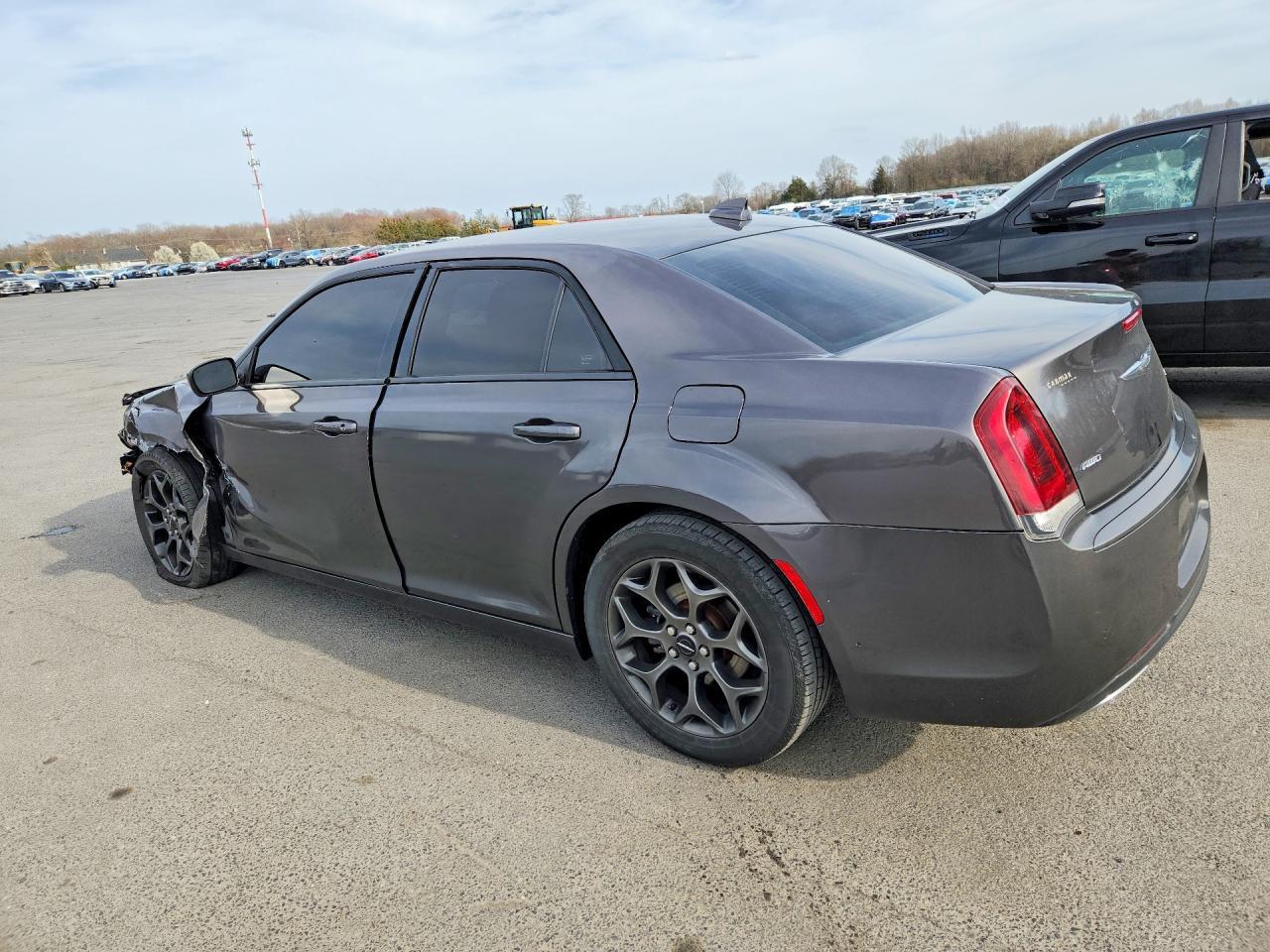2018 Chrysler 300 S - Фото 2