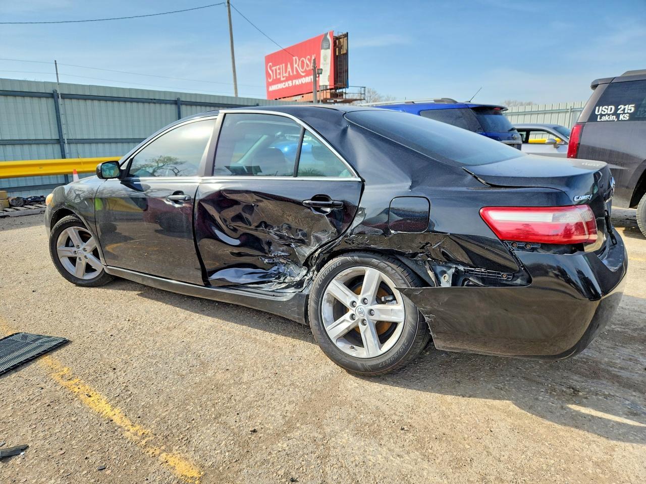 2009 Toyota Camry Le - Фото 2