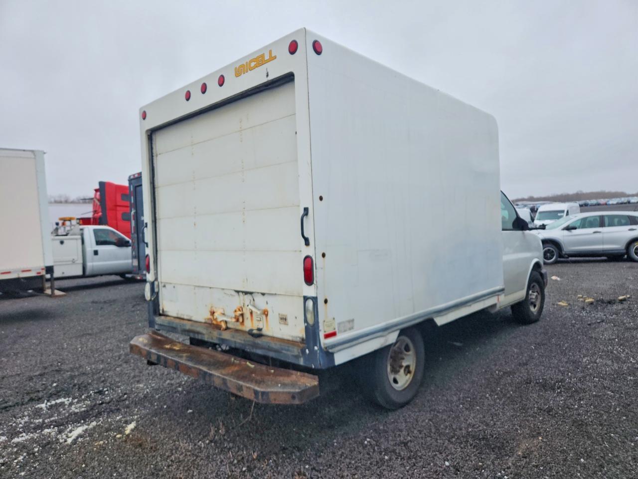 2009 GMC Savana Cutaway G3500 - Фото 3