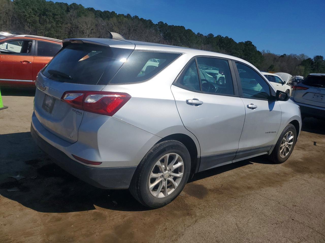 2020 Chevrolet Equinox Ls - Фото 3