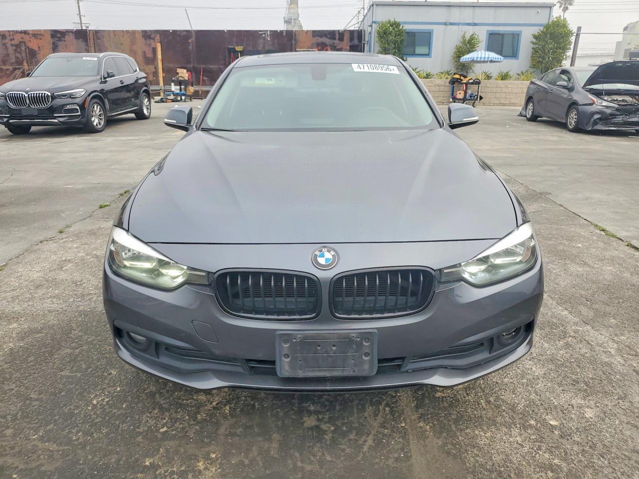 2017 BMW 320 - Image 5