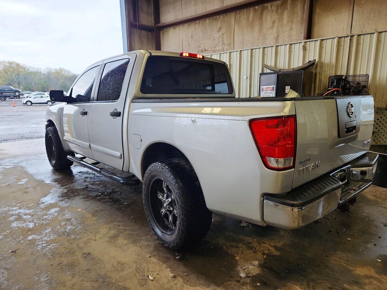 2010 Nissan Titan Se - Фото 2