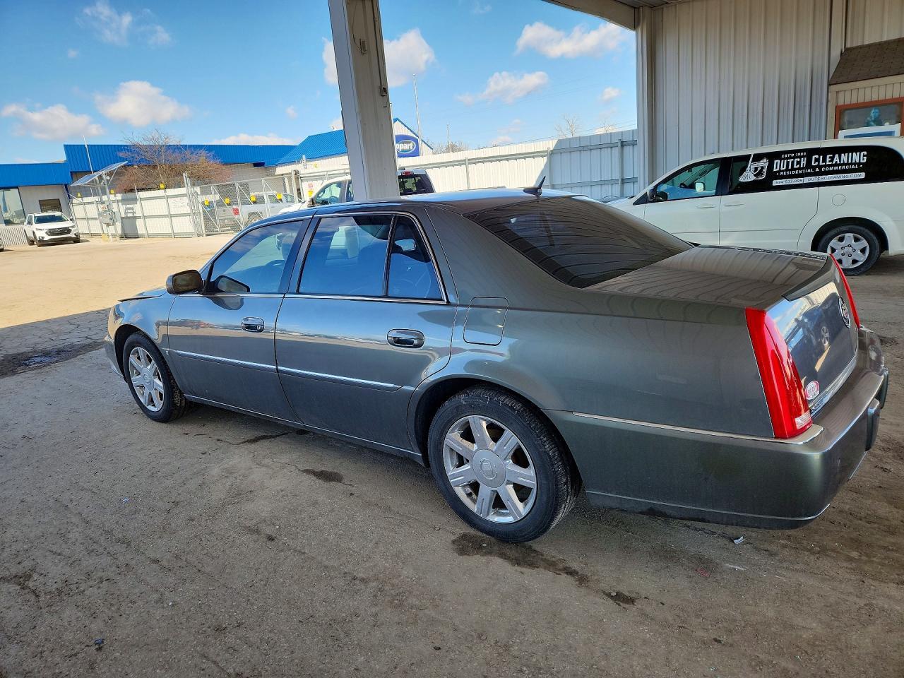 2007 Cadillac Dts - Image 2