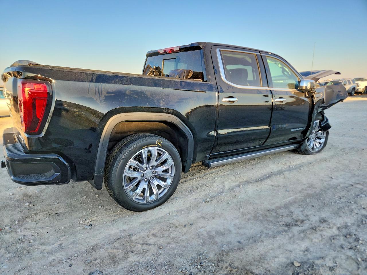 2025 GMC Sierra K1500 Denali - Image 3
