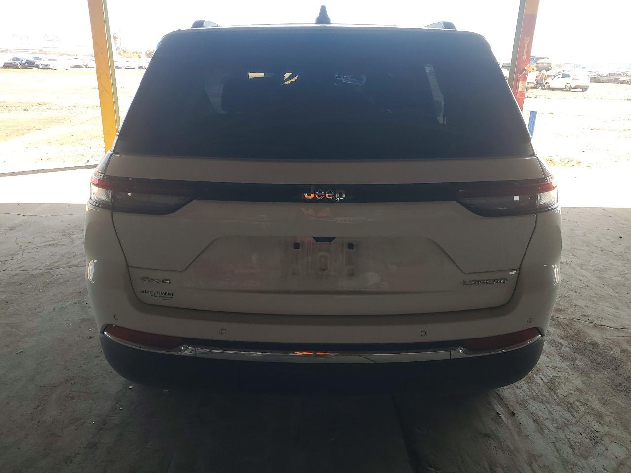 2023 Jeep Grand Cherokee Laredo - Image 6