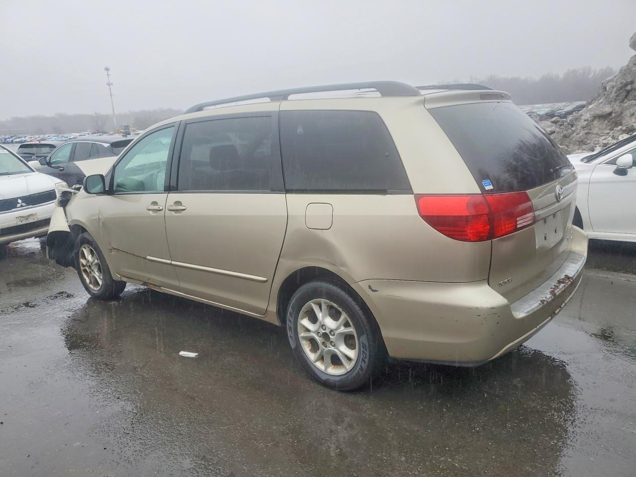 2005 Toyota Sienna Le 7 Passenger - Image 2