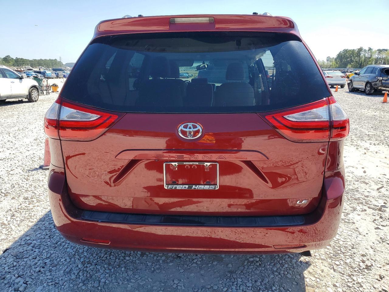 2016 Toyota Sienna Le 8-Passenger - Image 6