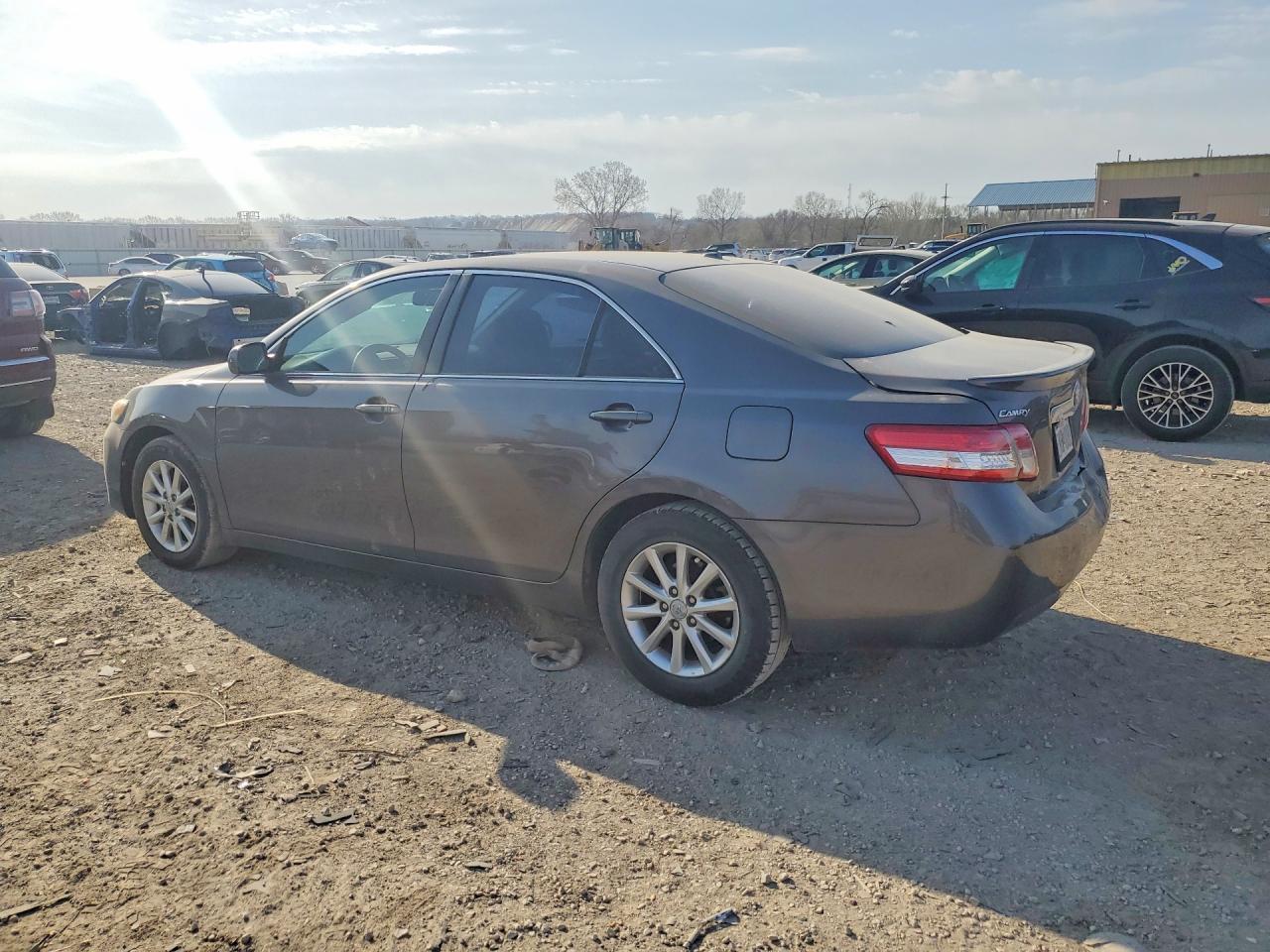 2011 Toyota Camry Xle - Фото 2