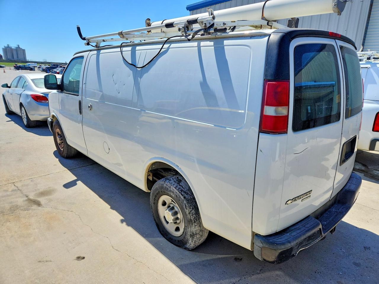2013 Chevrolet Express G2500 - Фото 2