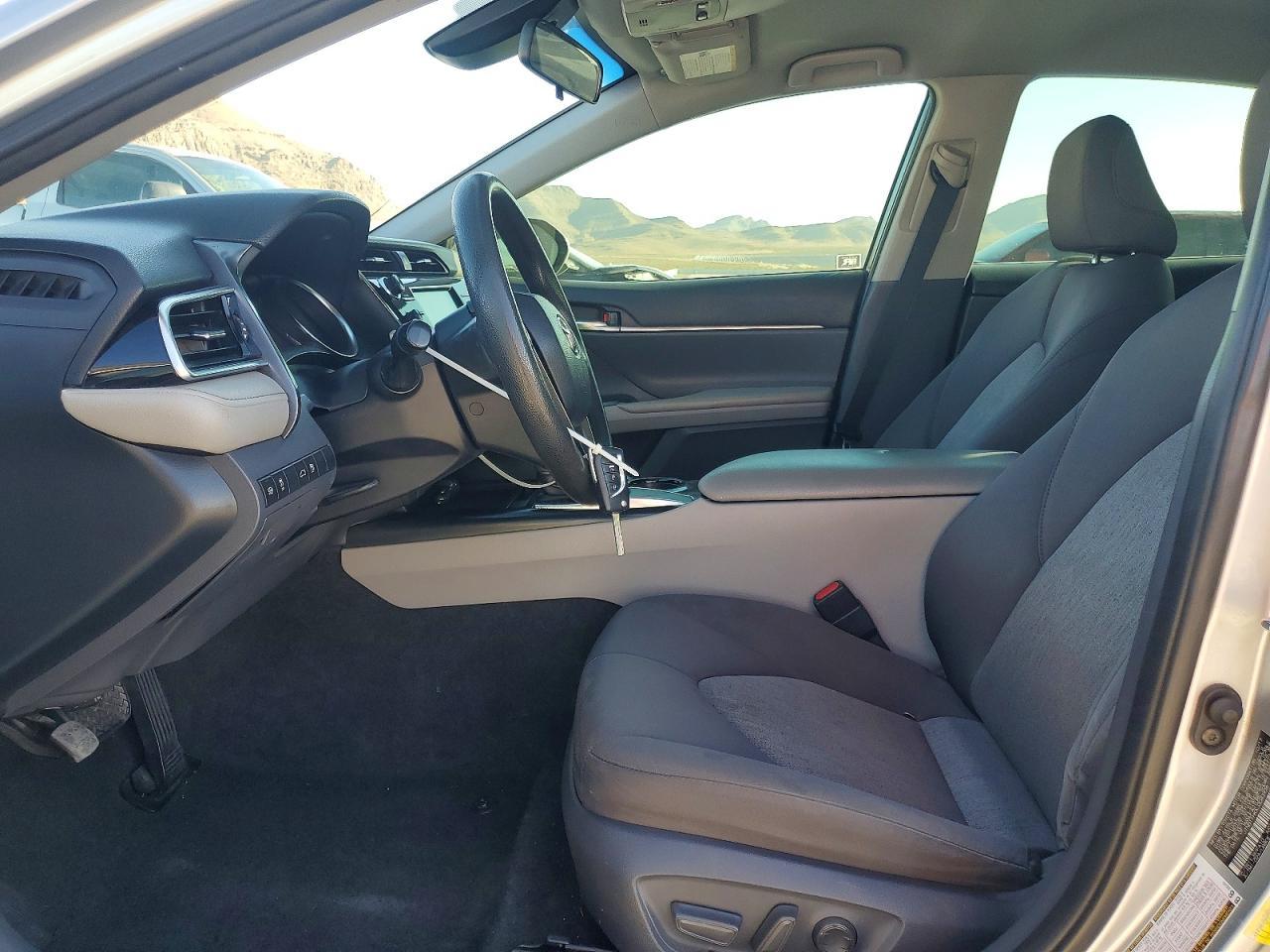2018 Toyota Camry Le - Фото 7