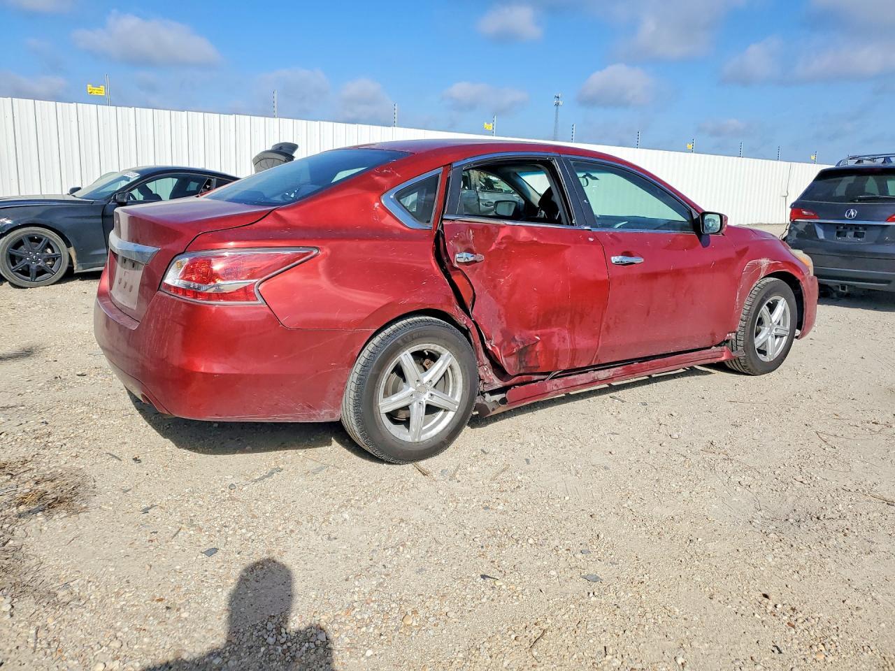 2014 Nissan Altima 2.5 S - Image 3