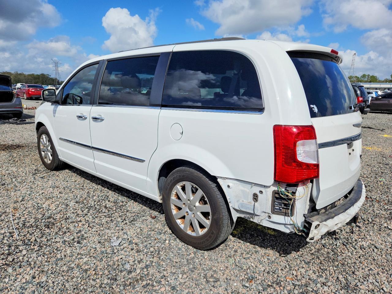 2014 Chrysler Town & Country Touring - Фото 2