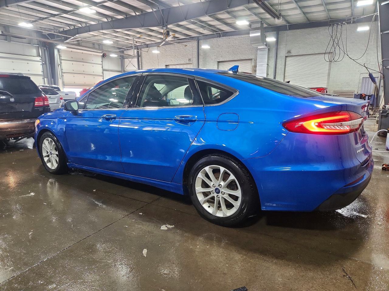 2020 Ford Fusion Se - Фото 2