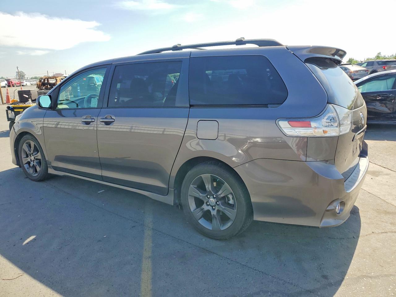 2012 Toyota Sienna Se 8-Passenger - Фото 2