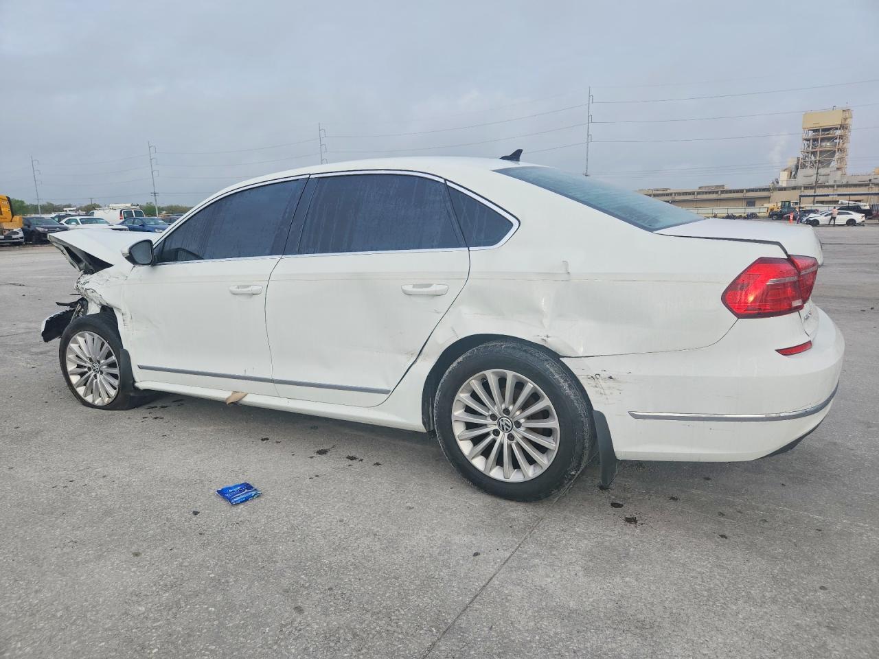 2016 Volkswagen Passat Se - Фото 2