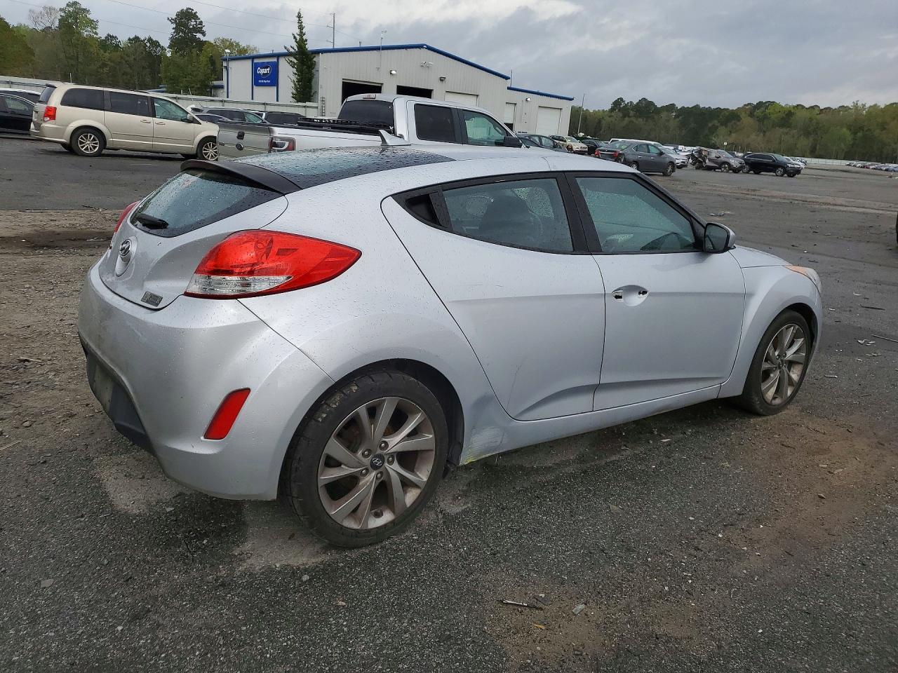 2017 Hyundai Veloster Base - Фото 3