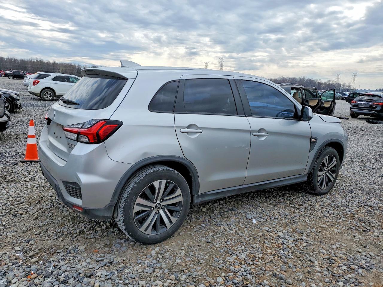 2020 Mitsubishi Outlander Sport Es - Image 3