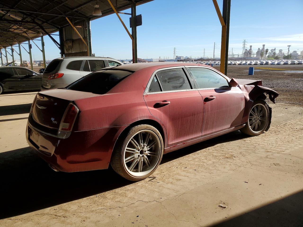 2013 Chrysler 300 - Фото 3