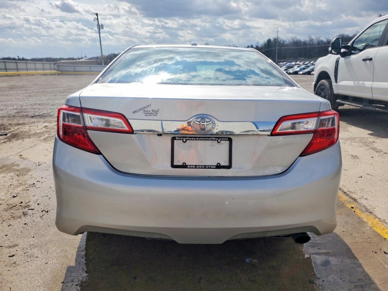 2013 Toyota Camry Xle - Image 6