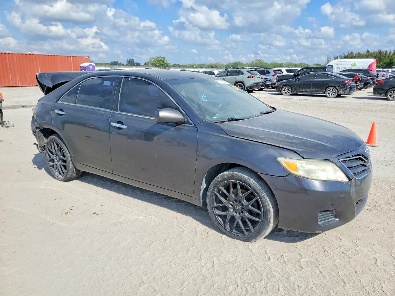 2010 Toyota Camry Le - Image 4