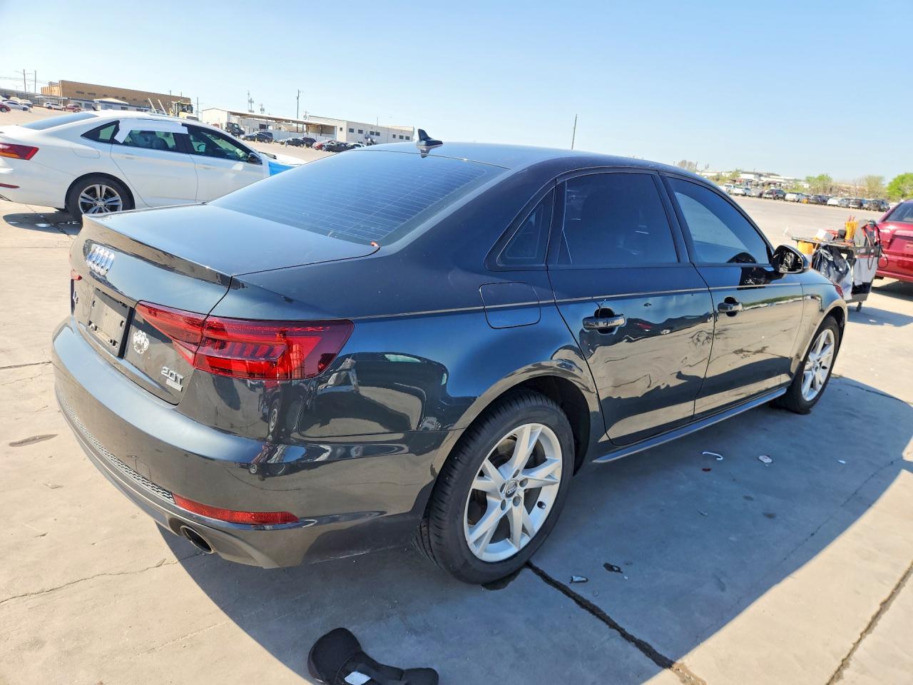 2018 Audi A4 Premium - Фото 3