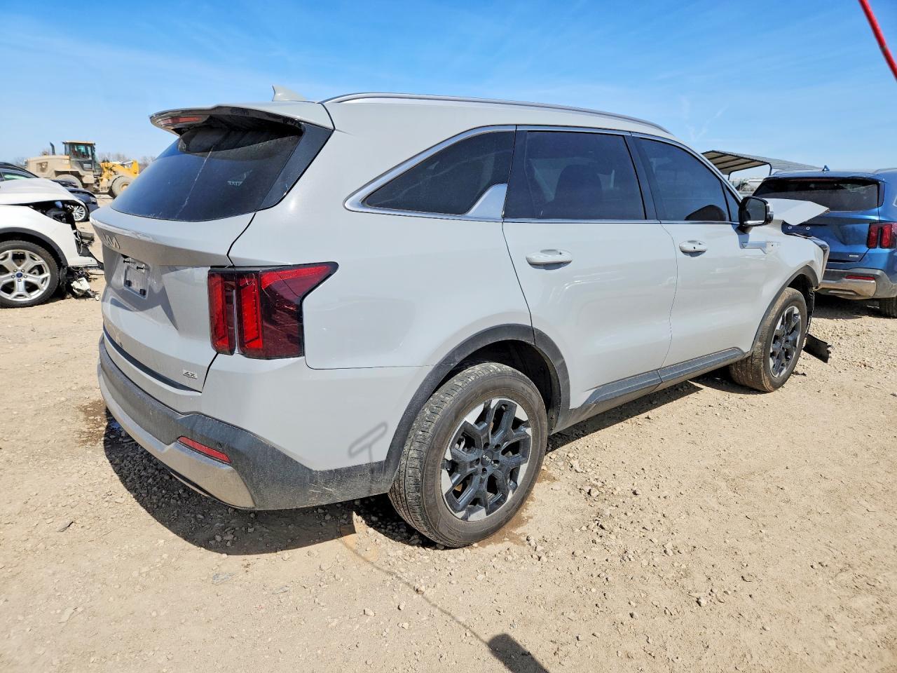 2025 Kia Sorento S - Image 3